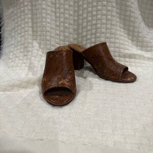 Patricia Nash Floral Brown Leather Mules